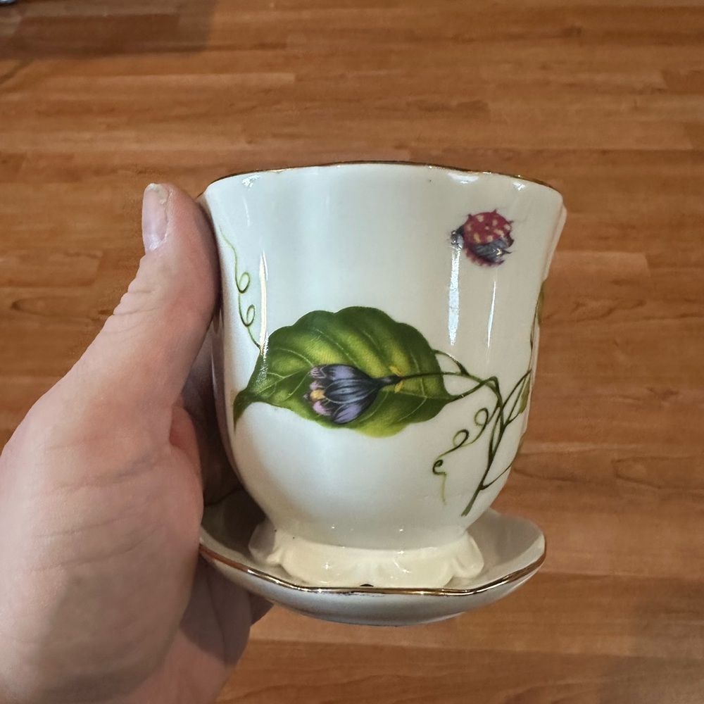 Floral cup plant pot